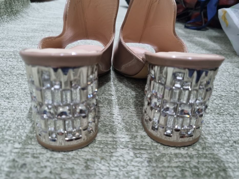 Papuci eleganți, de dama, culoarea crem, marime 36