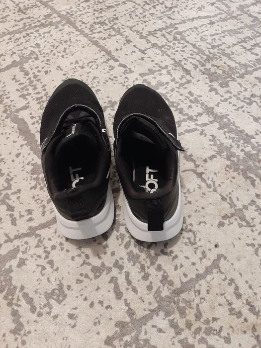 Vând adidași de băieți 32