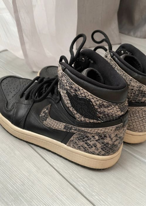 Jordan 1 Air Retro High Black Snake (pentru femei)