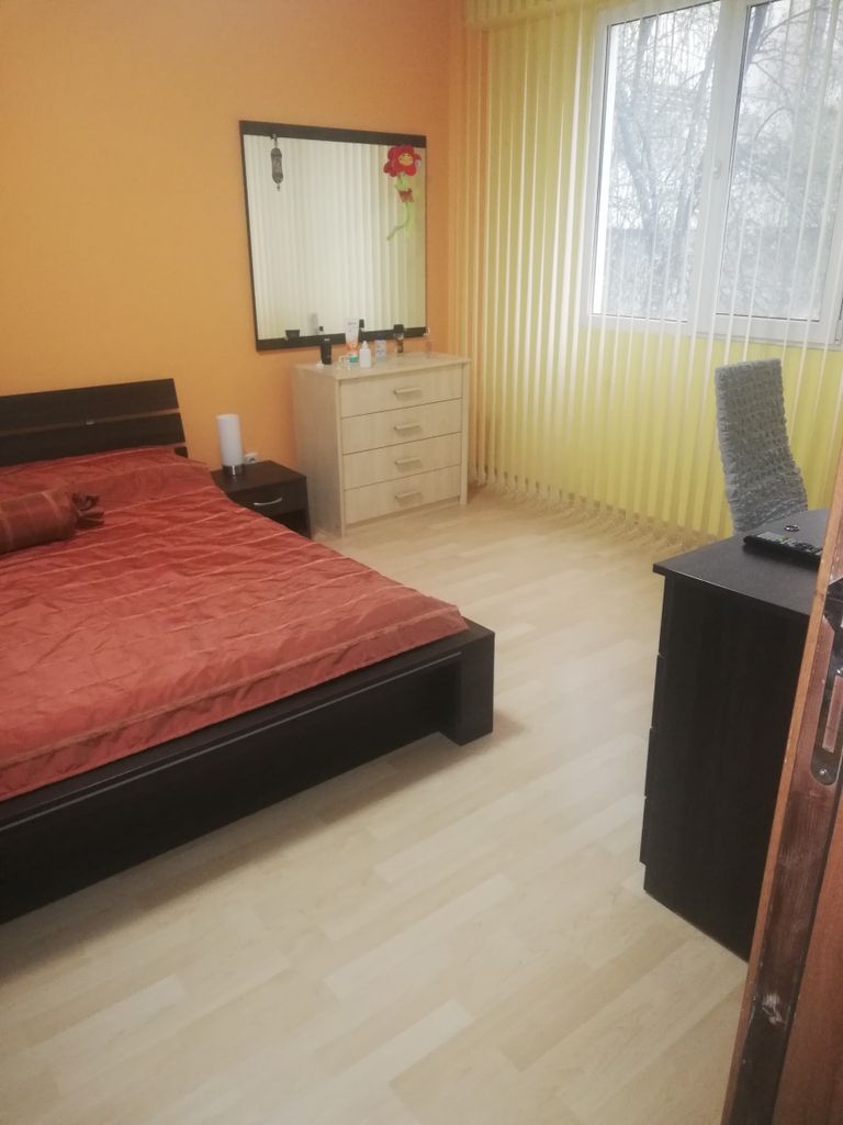 Дава се под наем Тристаен апартамент в Плевен, Сторгозия - 70 кв.м за 306 € - Снимка #10