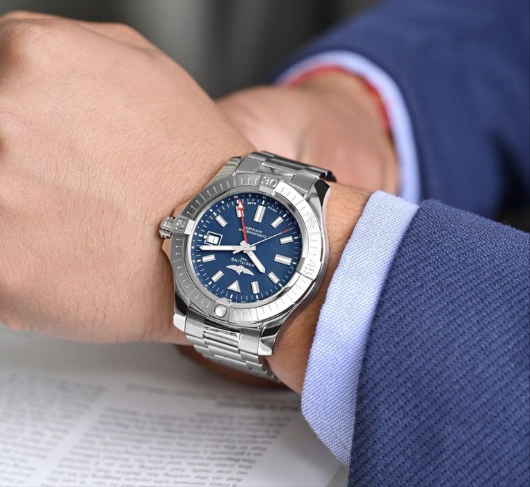 Breitling Avenger GMT 45mm