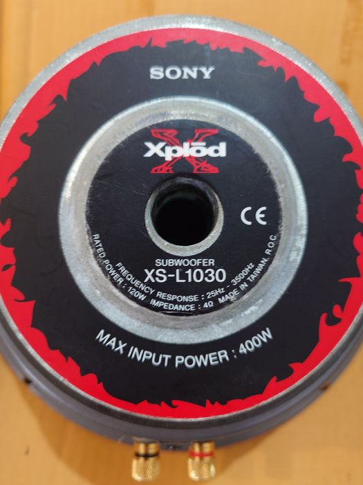 Vând două subwoofere auto Sony + stație Sony