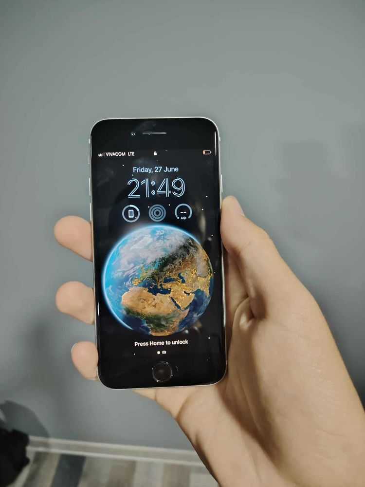 Iphone se 2020 ЧИСТО НОВ!!!