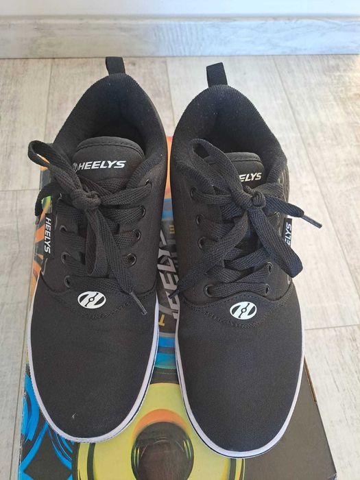 Vand pantofi Heelys cu role 38
