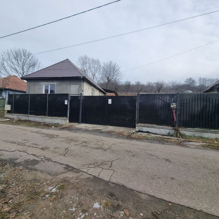 PF vand Casa cu teren in sat Valcele