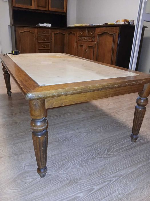 Холна маса с мраморен плот