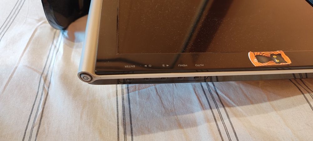 De vânzare monitor Samsung SyncMasterS22B350 și monitor BenQE2220HDP