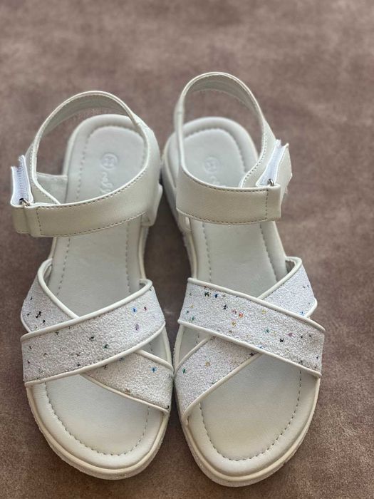Нови сандали за момиче 32 номер