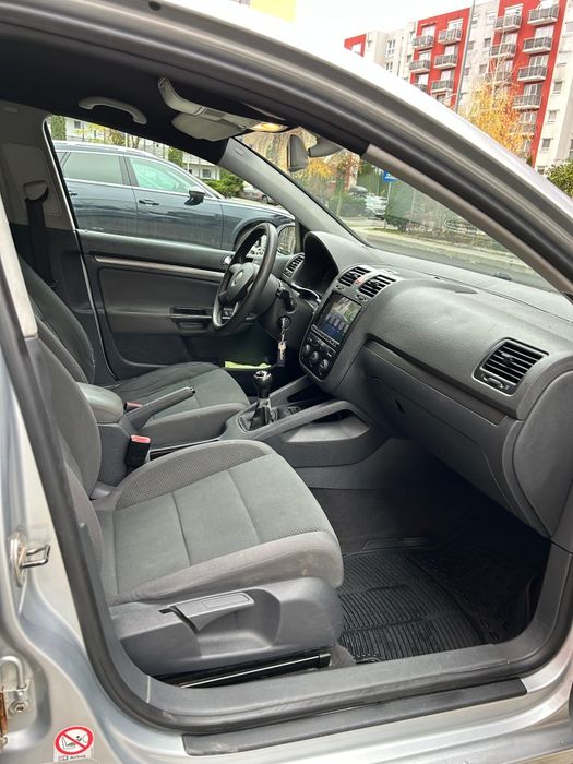 Vând Volkswagen Golf 5, 2.0 TDI 1900 € NEGOCIABIL