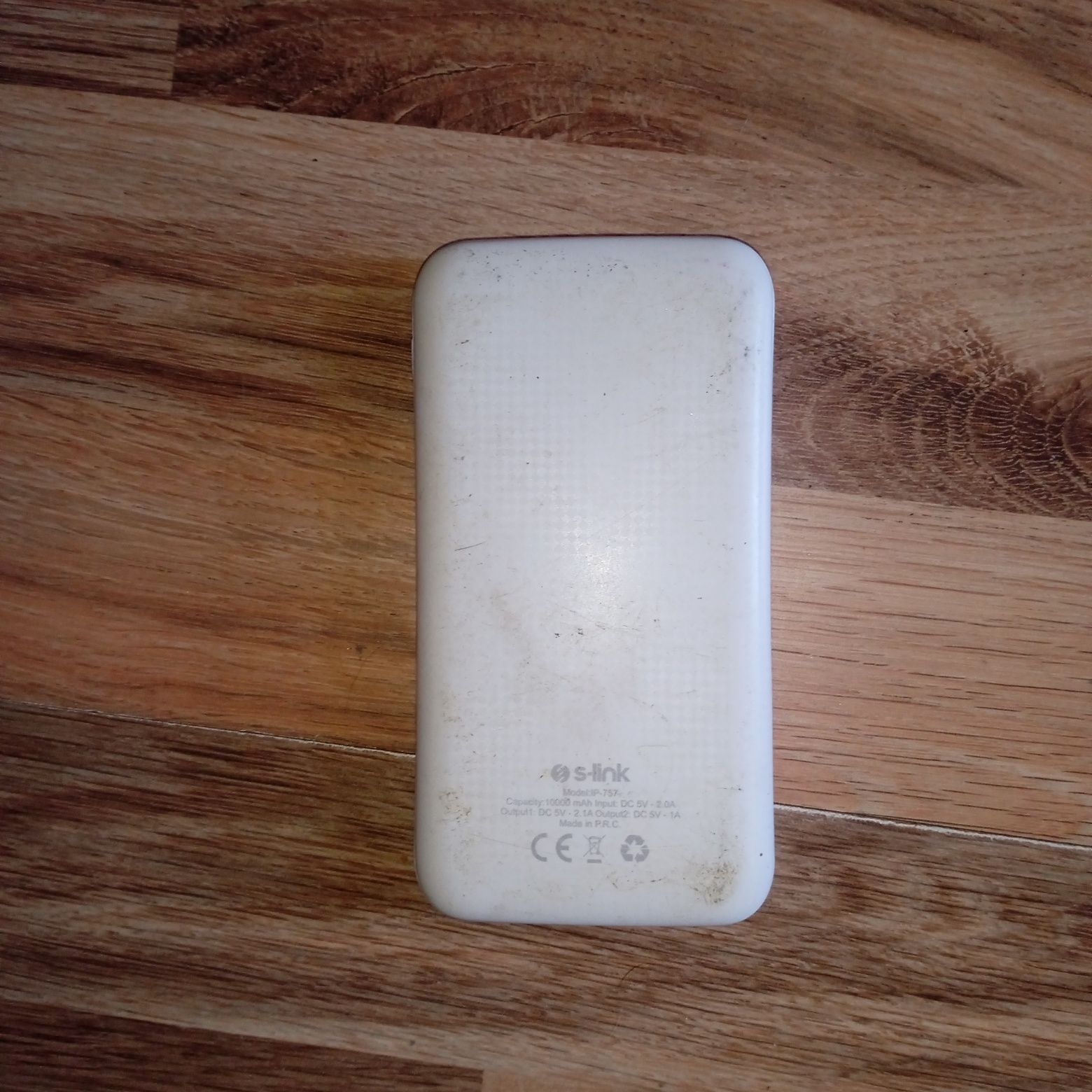 Бяла външна батерия 10 000 mAh