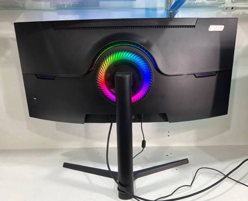 Манитор сотилади