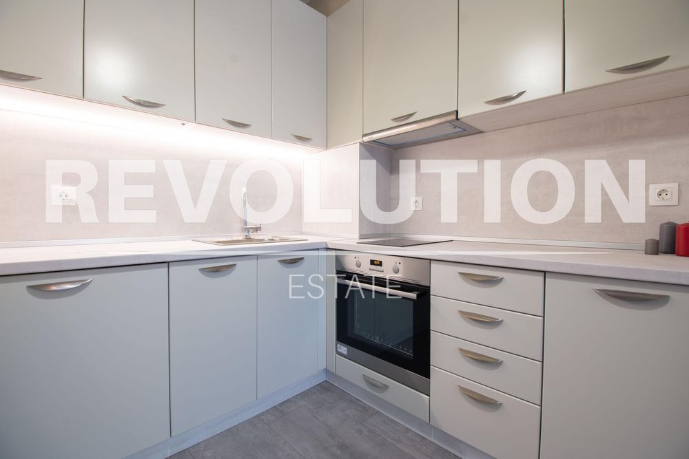 Дава се под наем Двустаен апартамент в София, Банишора - 56 кв.м за 563 € - Снимка #2