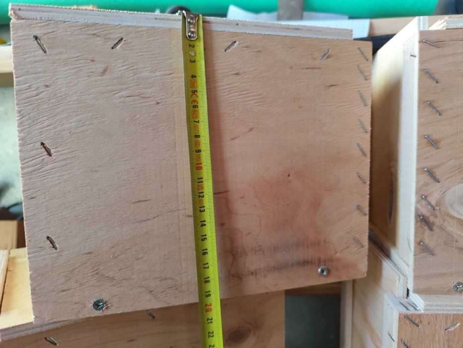 Cuiburi de papagali veverițe și rate exotice