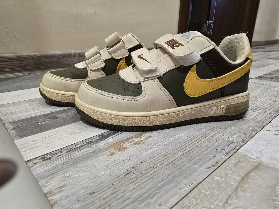 Маратонки Nike номер 30