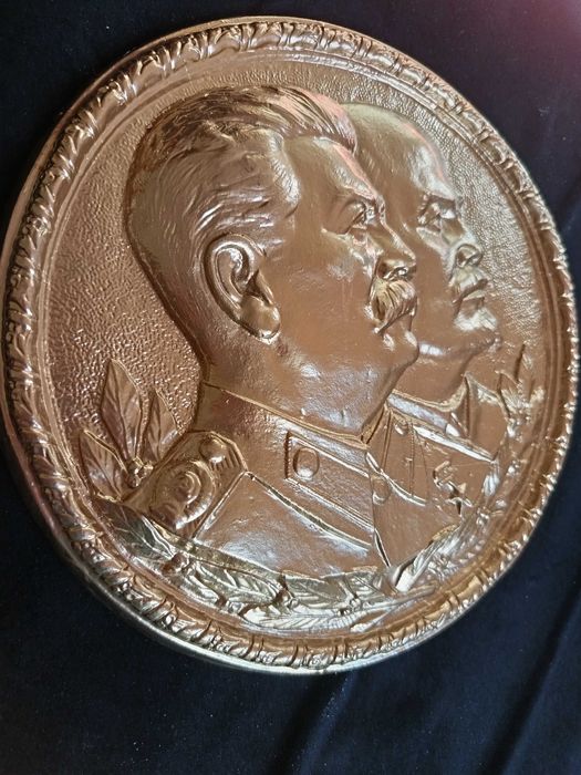 Баралеф-(Плакет), Ленин и Сталин