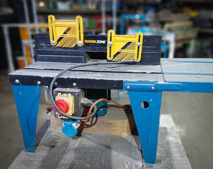 Оберфреза Black&Decker + Маса за оберфреза WorkZone
