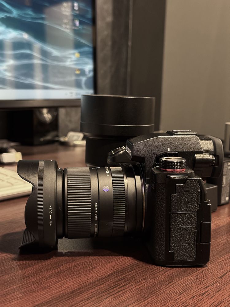 Panasonic Lumix S5 II + обектив sigma 18-50 f/2.8 + обектив 50mm f/1.8
