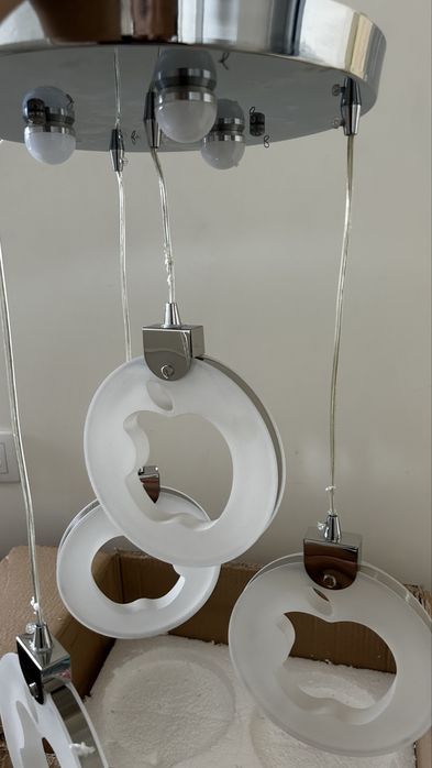 Продаю новые дизайнерские люстры — в упаковке