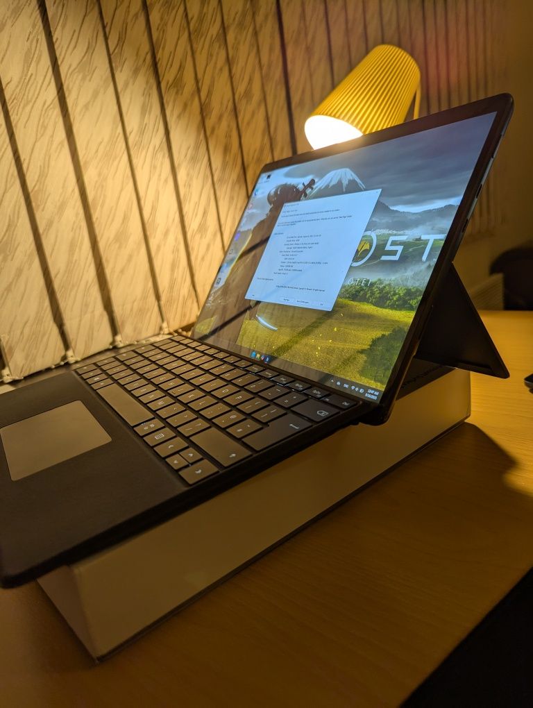 Таблет/PC Microsoft Surface 8 Pro