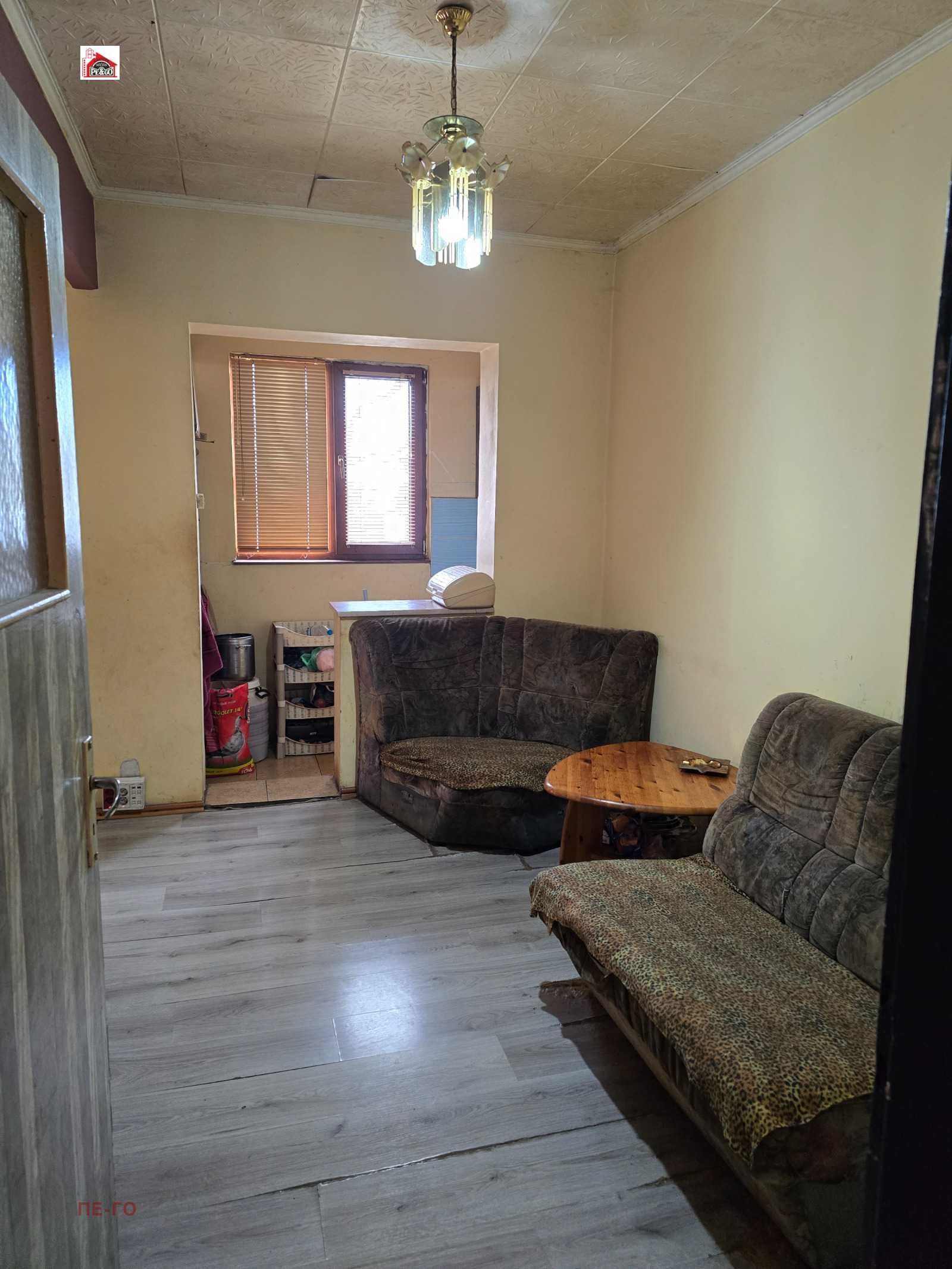 Продава се тристаен апартамент – кв. Запад, гр. Пазарджик