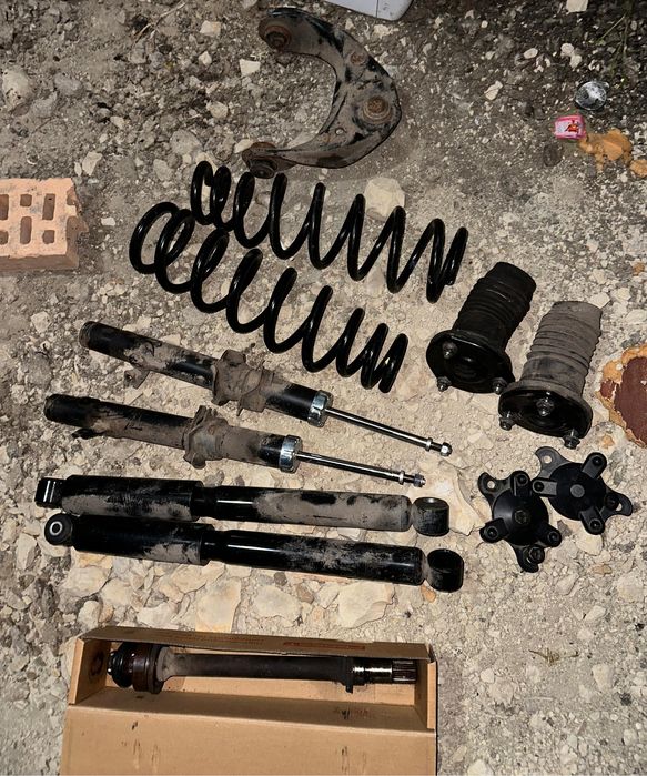 Продам запчасти мазда 6 GH амортизаторы, пружины,ветровики