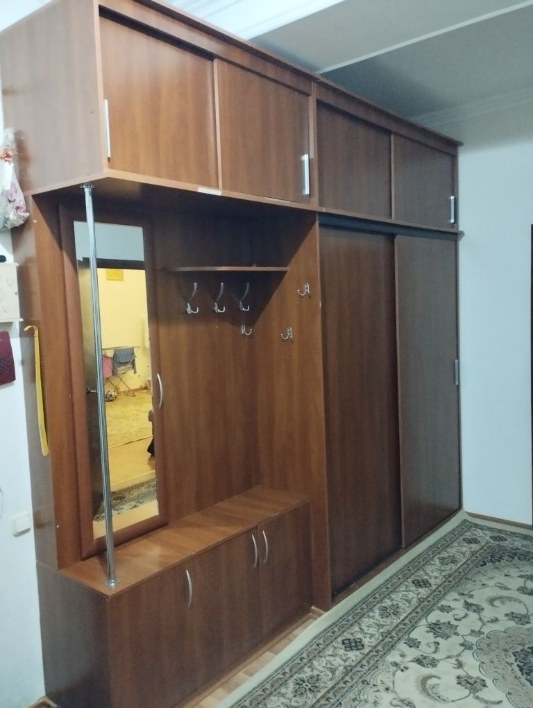 Продам Прихожая .шкаф
