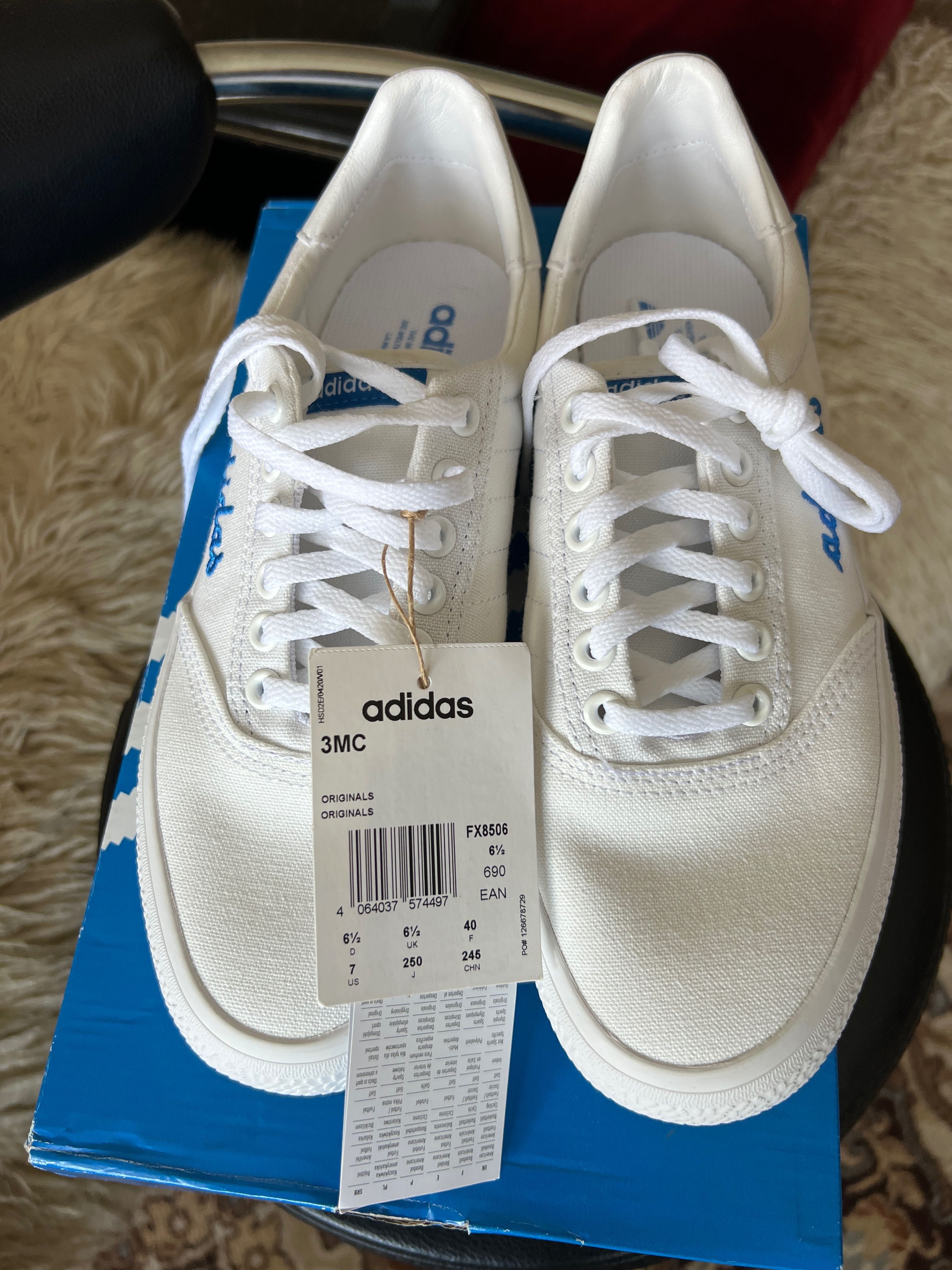 Кецове на Adidas