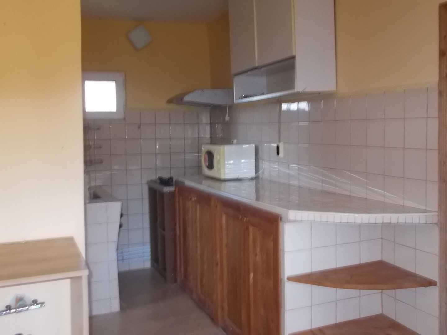 Продавам двуетажна къща с. Методиево