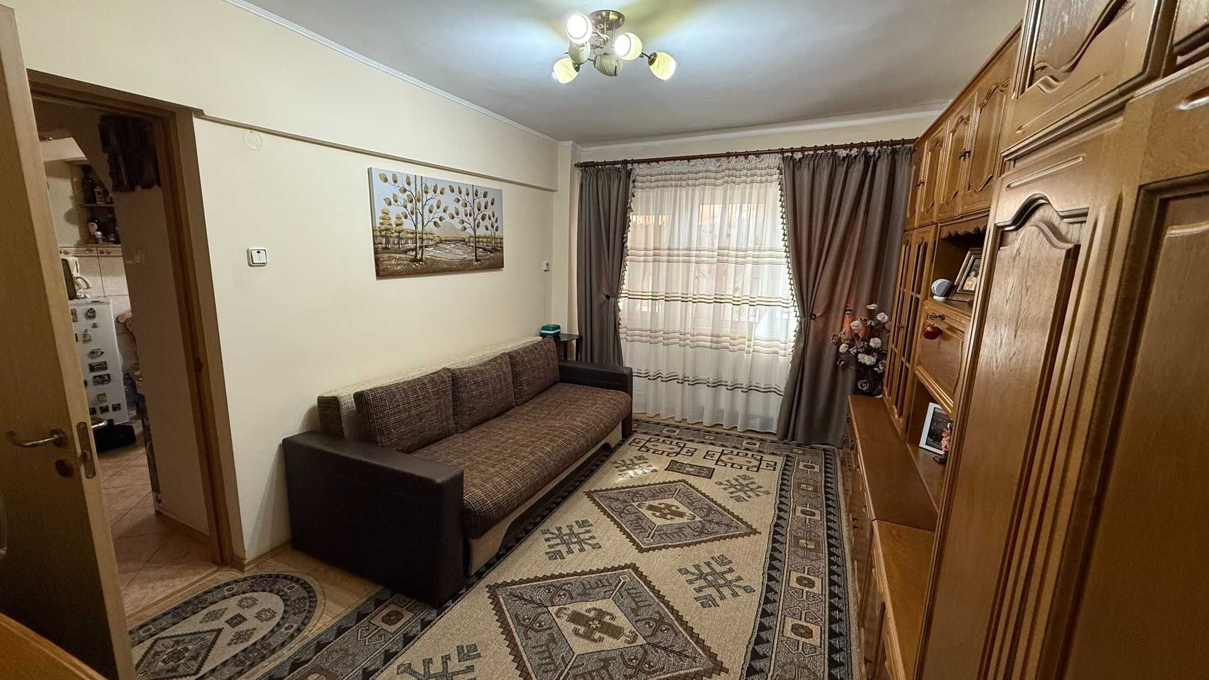 Apartament cu 2 camere, decomandat, mobilat+utilat, zona ultracentrala