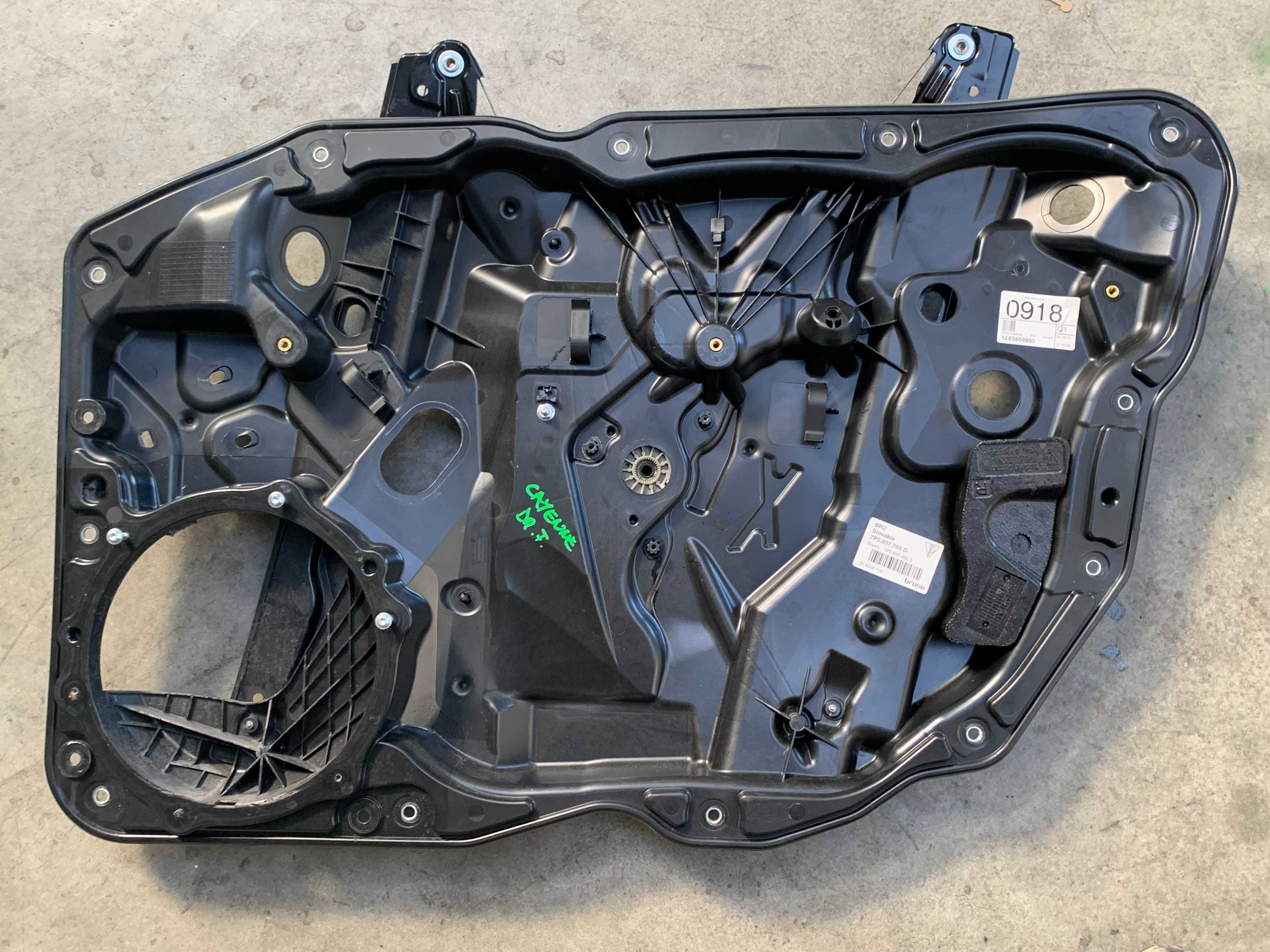 macara geam dreapta fata Porsche Cayenne 958 7P5837756D