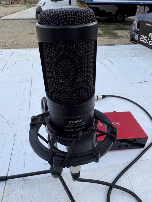 Microfon Audio Technica AT2050 cu stativ si cablu XLR + pop filtru