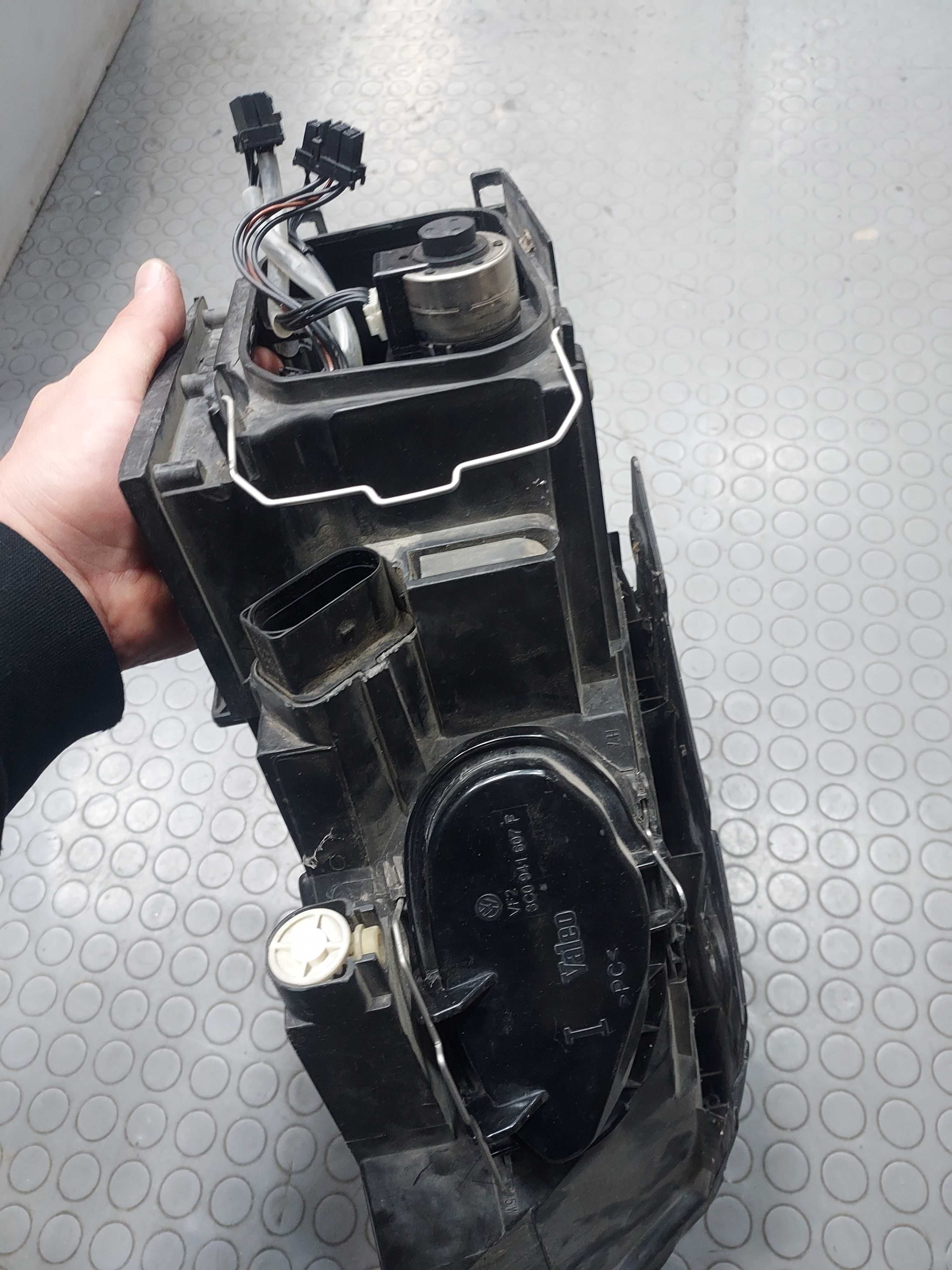Ляв Фар Адаптивен VW PASSAT 6