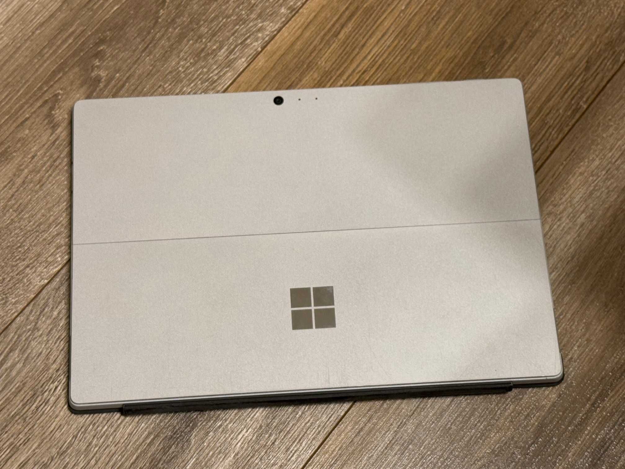 Microsoft Surface Pro 6 i5 8th/8RAM/128SSD