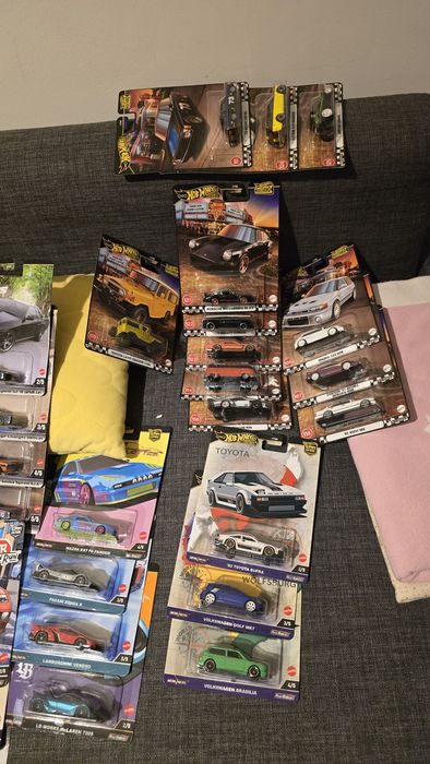 Hotwheels Mainline si Premium (Pachete la preț avantajos)