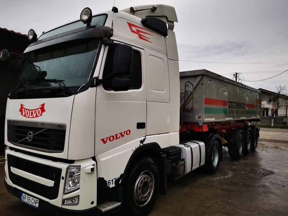 Volvo și semiremorcă bascula