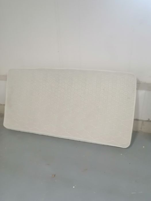 Матрац бу в неплохом состоянии