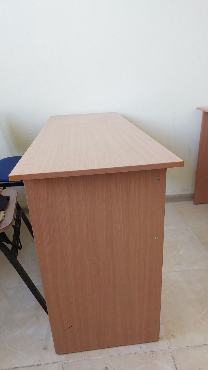 Продаётся стол и стулья