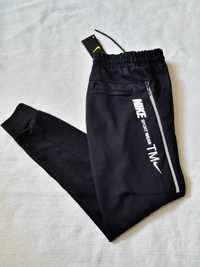 Nike sweatpant    .