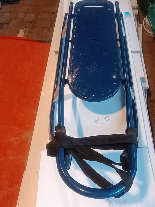 Sanie metalica cu spatar, maner si sac imblanit, stare f buna, 270 le