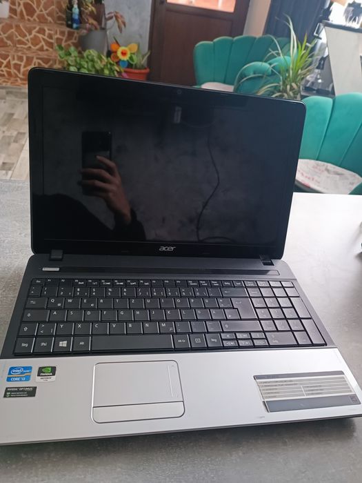Laptop gaming Acer aspire E1-571G