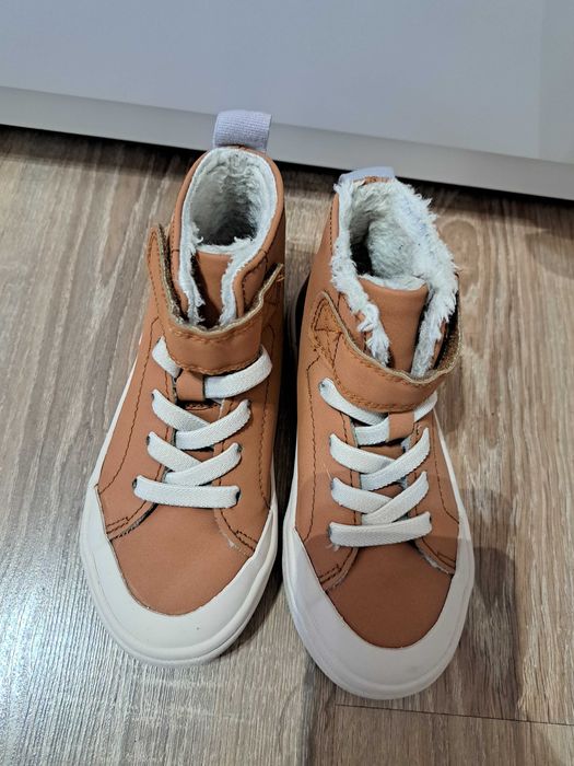 Adidasi imblaniti hm