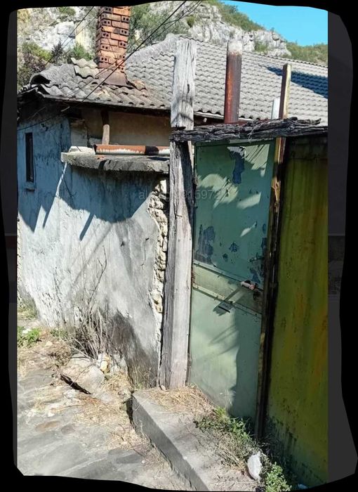 СОБСТВЕНИК ПРОДАВА самостоятелна Къща В Ловеч АИР Вароша