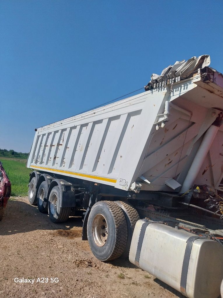 De vanzare ansamblu basculabil volvo fh 12 380 și semiremorca Minerva