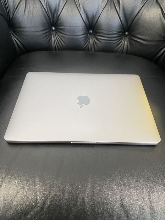 MacBook Pro 13-inch/ M1 / 8 Gb RAM / 256 Gb / Space Gray/ Ca nou |