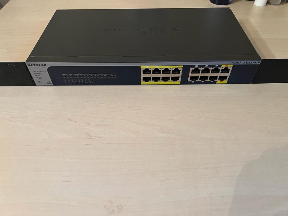 Коммутатор Netgear (16 портов 10/100/1000 Мбит/сек, 8 портов