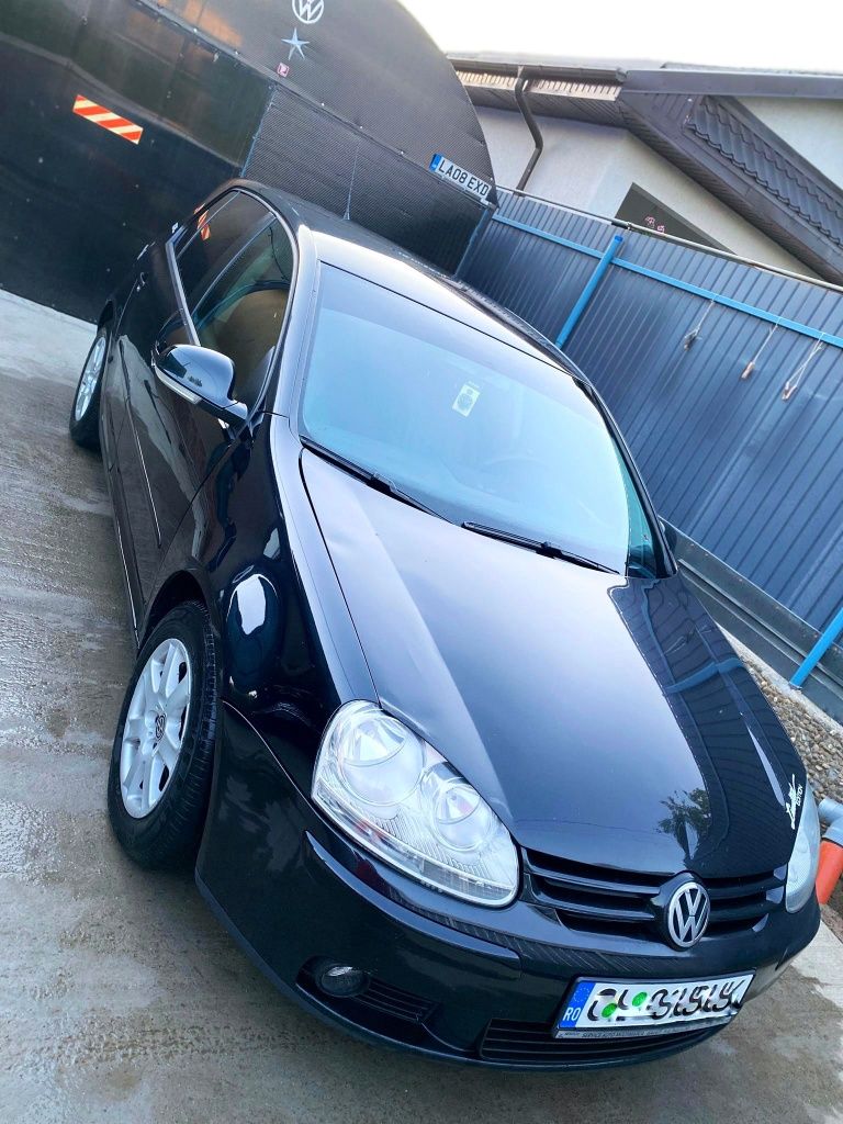 Vând Golf 5 negru.An 2007