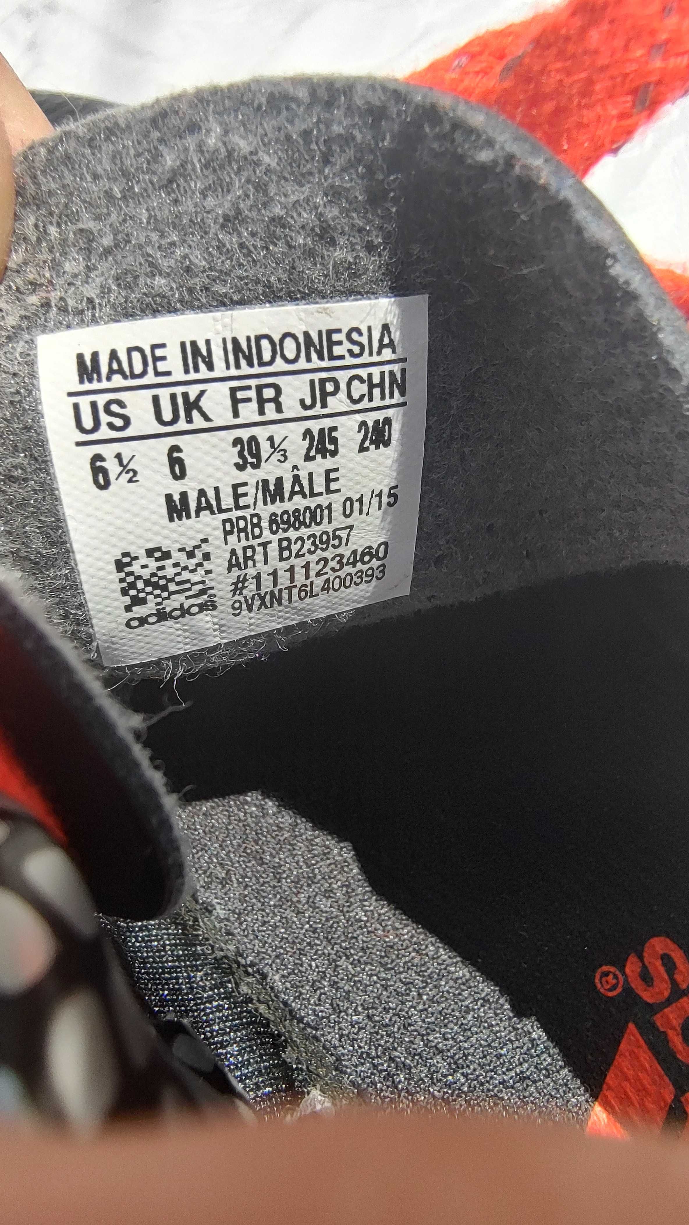 Мъжки футболни обувки в перфектно състояние, бутонки: Adidas и Umbro