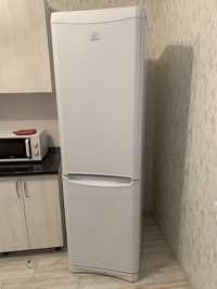 Холодильник Индезит и микроволновка