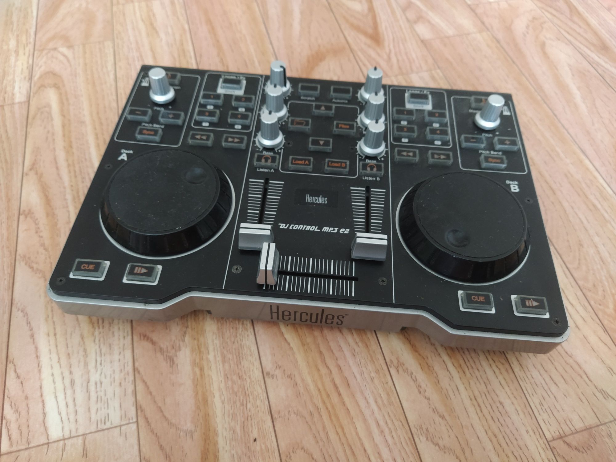 Продам диджей (DJ) контроллер Hercules MP3 e2