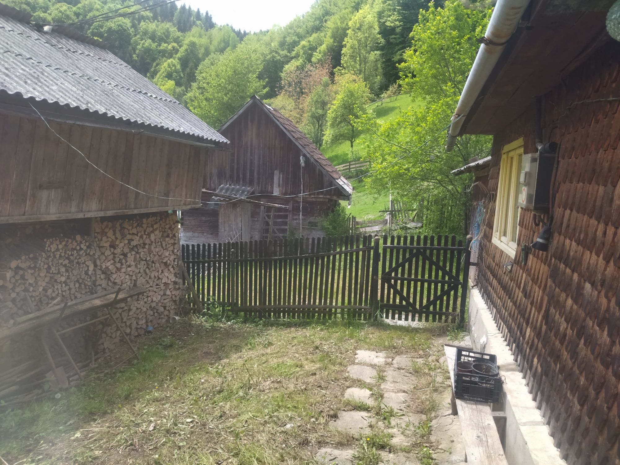Vând casă cu teren la munte!